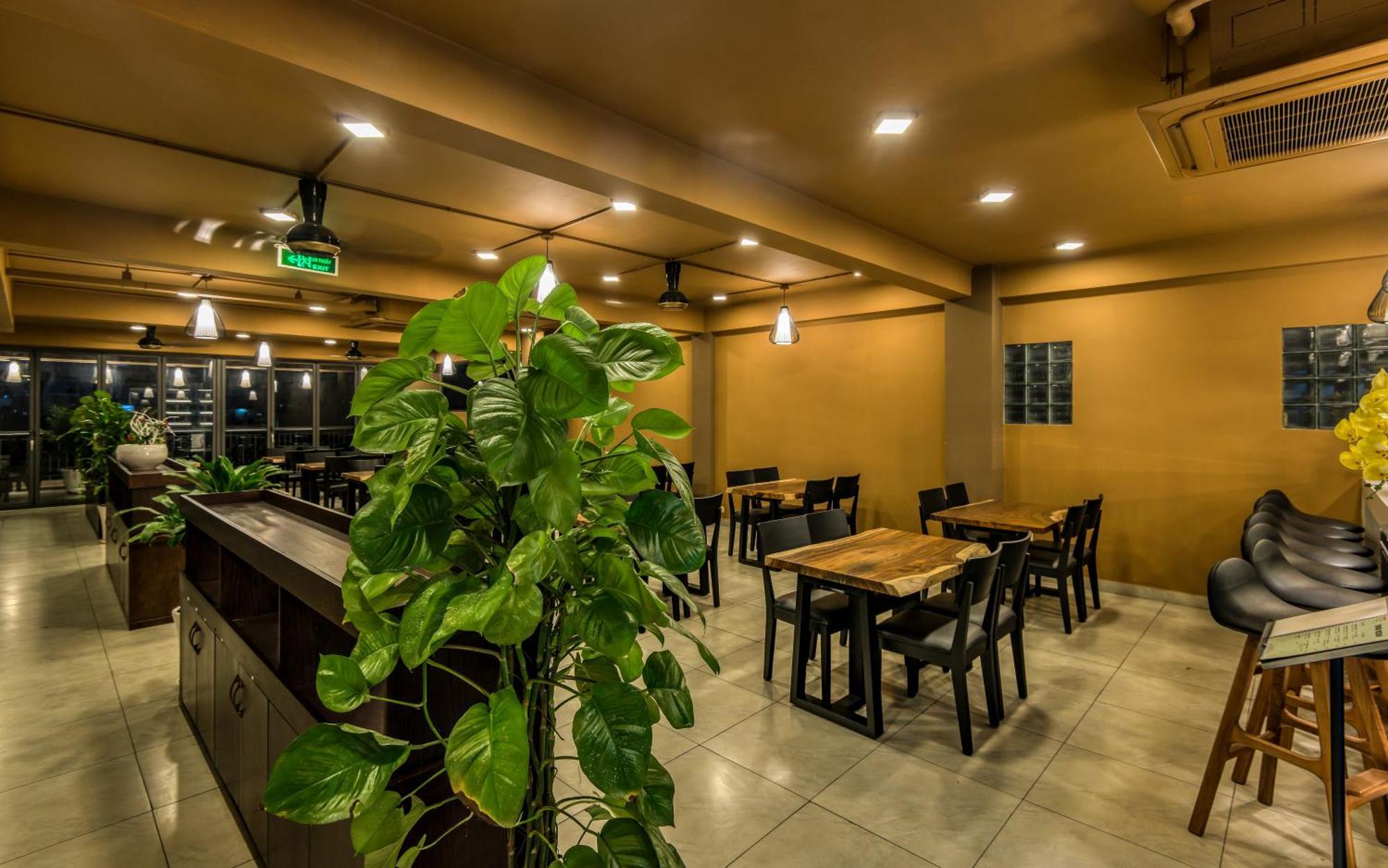 Cherry Hotel And Apartment Ho Chi Minh City Exterior photo